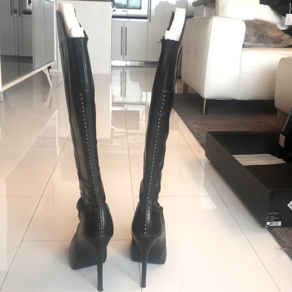 Signature Report Black Leather Knee Hi Boots - Picture 4 of 8